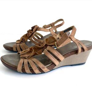 Clarks Bendables Tan Suede Leather Ruffle Strap Size 9M